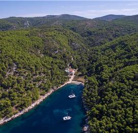 6 Bedroom villa with infinity pool set in a stunning bay near Hvar town on Hvar Island sleeps 10-12